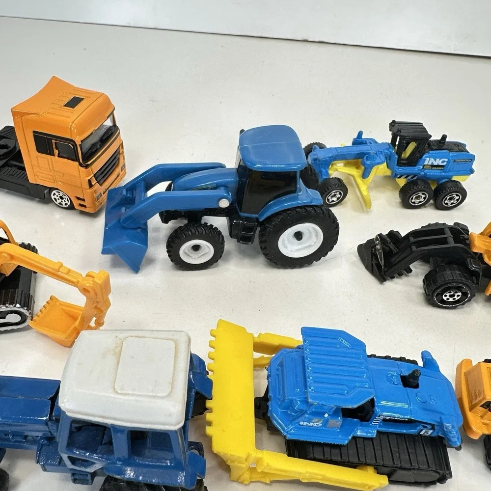 Diecast Construction Vehicle Lot of 13 Play Set Boy Toy 1 in to 2 in